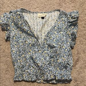 Universal Thread Blue and Yellow Floral Crop top